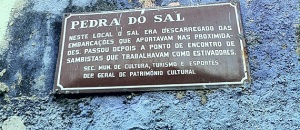 O movimento da Pedra do Sal teve início no séc. XIX,  e hoje o samba só faz aumentar o número de pessoas